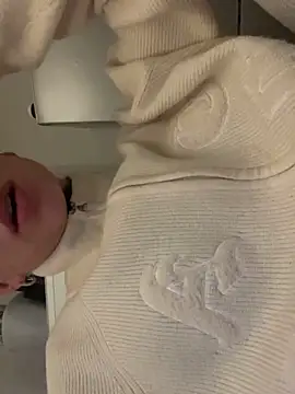 Snapshot of Daria-maus24 chatting on February 2025 09:43:02 PM Daria-maus24 online show from February 2025 09:43:02 PM