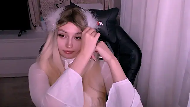 beauty blonde online show from November 2025 02:10:02 AM