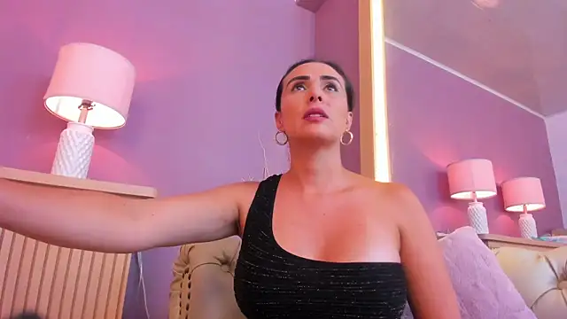 scarlet edwars online show from February 2025 03:27:01 PM