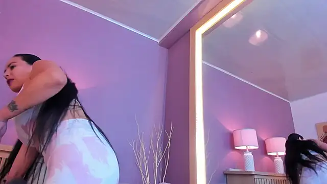 scarlet edwars online show from March 2025 01:10:02 PM