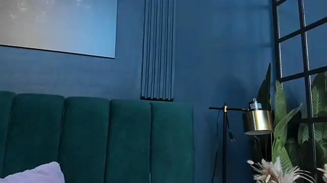 scarlet edwars online show from October 2025 07:49:01 PM