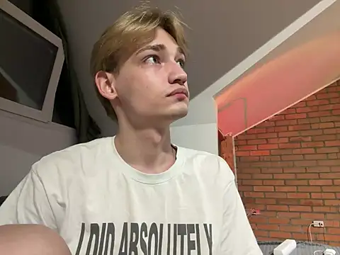 Snapshot of Julian_wins chatting on March 2025 08:22:01 PM Julian wins online show from March 2025 08:22:01 PM