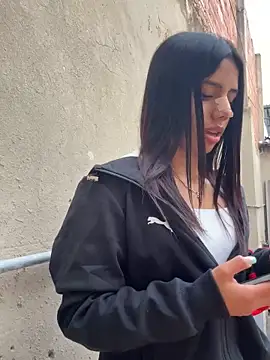 Snapshot of Laura-Khalifa chatting on February 2025 10:36:01 PM Laura-Khalifa online show from February 2025 10:36:01 PM