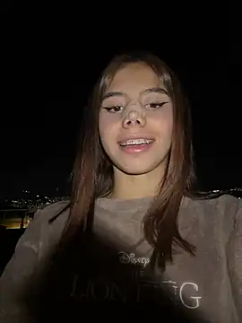 Snapshot of Laura-Khalifa chatting on February 2025 05:23:01 AM Laura-Khalifa online show from February 2025 05:23:01 AM