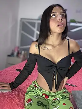 Snapshot of Laura-Khalifa chatting on March 2025 08:29:01 AM Laura-Khalifa online show from March 2025 08:29:01 AM