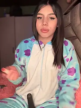 Snapshot of Laura-Khalifa chatting on November 2025 05:50:01 AM Laura-Khalifa online show from November 2025 05:50:01 AM