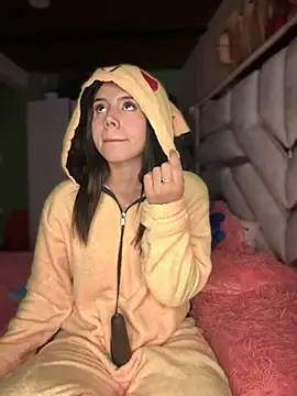 Snapshot of Laura-Khalifa chatting on November 2025 07:58:01 AM Laura-Khalifa online show from November 2025 07:58:01 AM