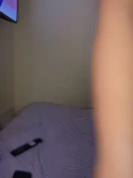 Snapshot of Laura-Khalifa chatting on November 2025 10:09:02 PM Laura-Khalifa online show from November 2025 10:09:02 PM