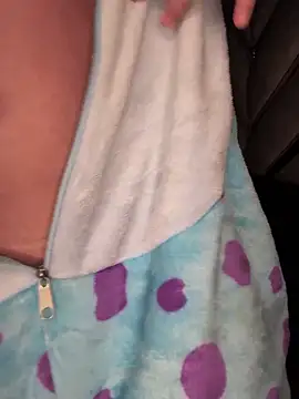 Snapshot of Laura-Khalifa chatting on November 2025 05:32:02 AM Laura-Khalifa online show from November 2025 05:32:02 AM