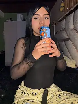 Snapshot of Laura-Khalifa chatting on February 2026 06:12:02 AM Laura-Khalifa online show from February 2026 06:12:02 AM