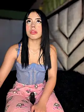 Laura-Khalifa online show from May 2026 04:41:02 AM