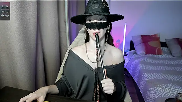 Snapshot of holyharlot chatting on March 2025 02:18:01 PM holyharlot online show from March 2025 02:18:01 PM