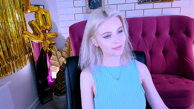 Snapshot of LeonaStane chatting on February 2025 12:30:02 AM LeonaStane online show from February 2025 12:30:02 AM