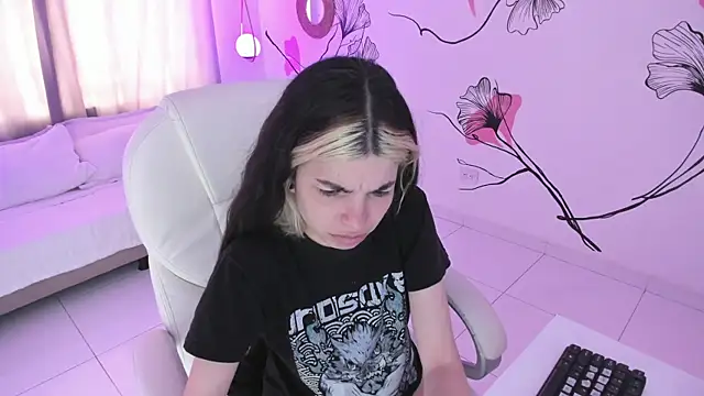 Isabela Fiorelli online show from September 2025 01:15:01 PM