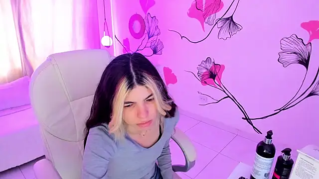 Isabela Fiorelli online show from November 2025 12:37:02 PM