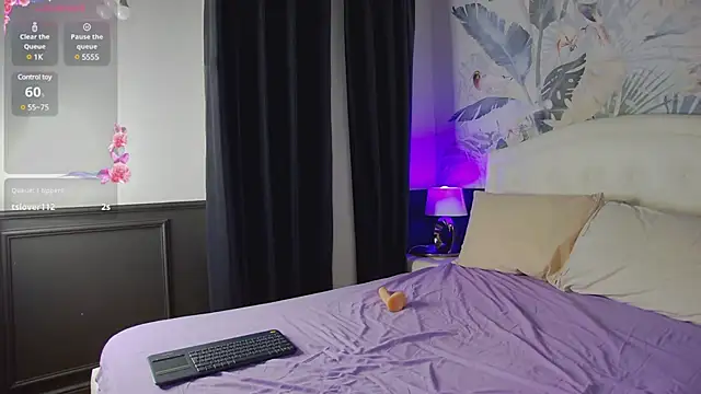 Snapshot of MaeveMoon chatting on March 2025 06:44:02 PM MaeveMoon online show from March 2025 06:44:02 PM