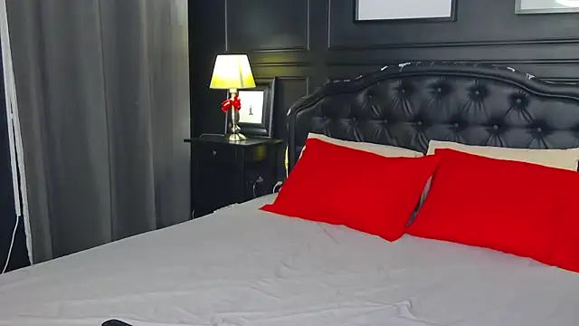 Snapshot of MaeveMoon chatting on March 2025 06:29:02 PM MaeveMoon online show from March 2025 06:29:02 PM