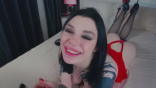 Snapshot of MaeveMoon chatting on October 2025 06:30:02 PM MaeveMoon online show from October 2025 06:30:02 PM