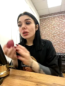 Snapshot of MaeveMoon chatting on November 2025 04:09:02 PM MaeveMoon online show from November 2025 04:09:02 PM