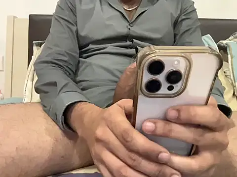 Snapshot of iamabigdickindian chatting on September 2025 06:00:01 PM iamabigdickindian online show from September 2025 06:00:01 PM