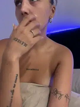 SlimmyTattoedGirl online show from February 2025 03:21:01 AM