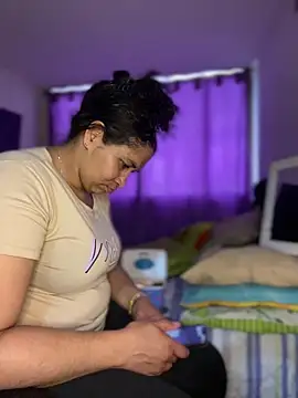 Snapshot of Carola-Ross chatting on June 2026 05:59:01 PM Carola-Ross online show from June 2026 05:59:01 PM