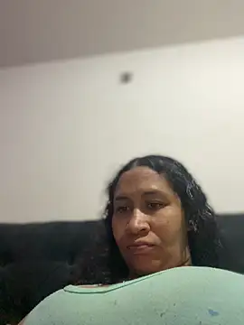 Snapshot of Carola-Ross chatting on June 2026 01:03:01 PM Carola-Ross online show from June 2026 01:03:01 PM