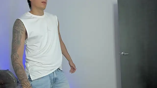 hugosan12 online show from September 2025 06:31:02 PM