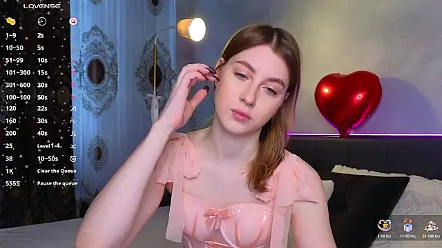 Snapshot of River__Flower chatting on February 2026 04:05:02 AM River Flower online show from February 2026 04:05:02 AM