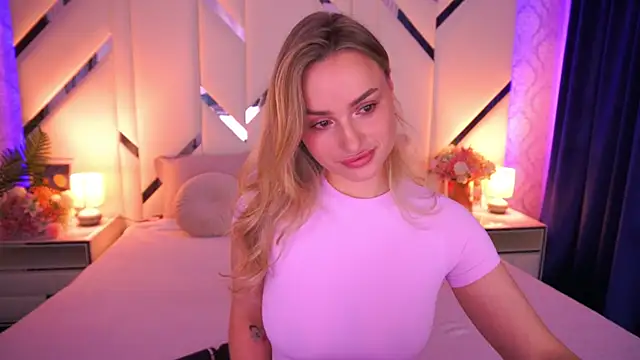LindsieGreyy online show from April 2026 06:18:01 AM