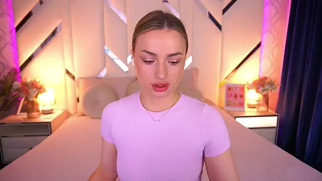 LindsieGreyy online show from May 2026 06:00:02 AM