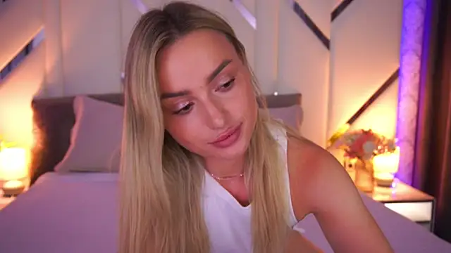 LindsieGreyy online show from July 2026 01:03:01 PM