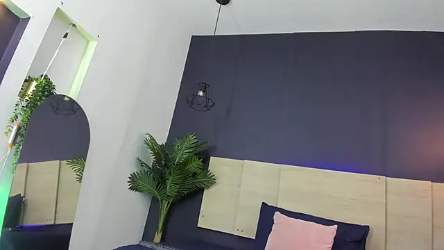 Nathy Ross online show from March 2025 08:11:01 PM