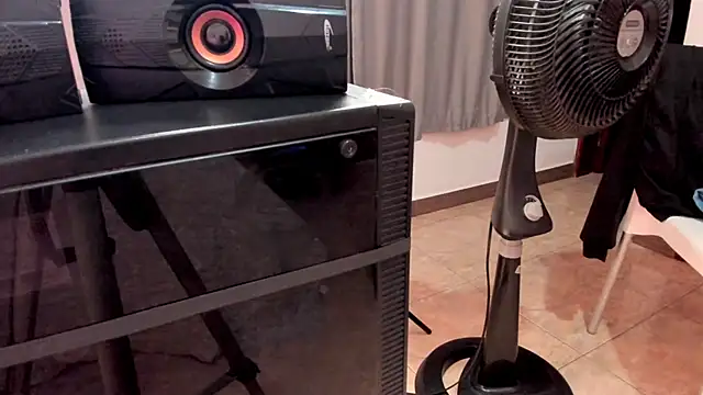 Snapshot of MiaHertz chatting on March 2025 12:58:01 AM MiaHertz online show from March 2025 12:58:01 AM