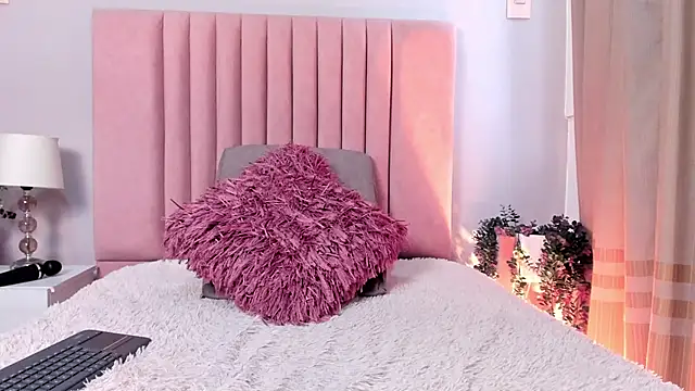 Snapshot of MiaHertz chatting on November 2025 11:57:02 AM MiaHertz online show from November 2025 11:57:02 AM