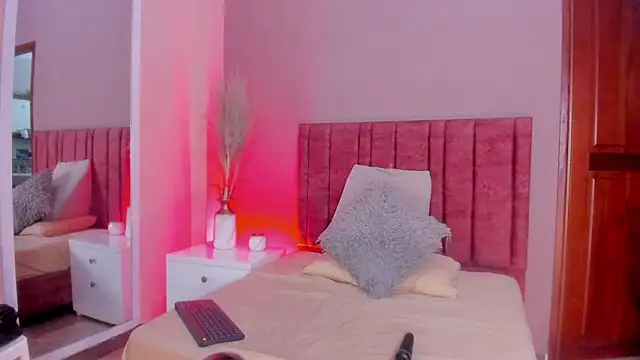 Snapshot of MiaHertz chatting on February 2026 03:15:02 PM MiaHertz online show from February 2026 03:15:02 PM