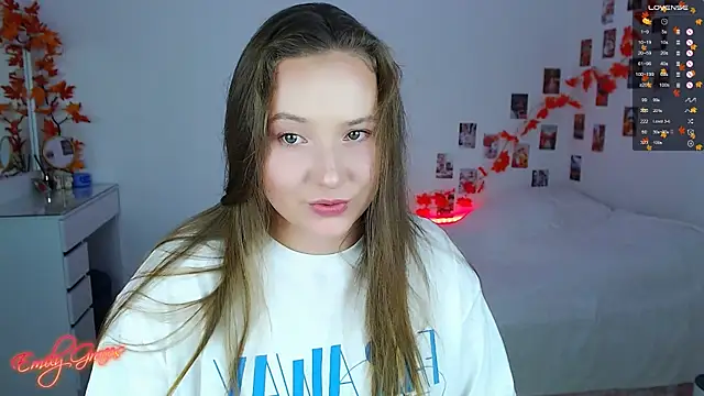 Snapshot of EmilyxxGraces chatting on September 2025 09:09:02 PM EmilyxxGraces online show from September 2025 09:09:02 PM