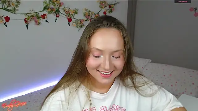 Snapshot of EmilyxxGraces chatting on April 2026 10:23:02 PM EmilyxxGraces online show from April 2026 10:23:02 PM