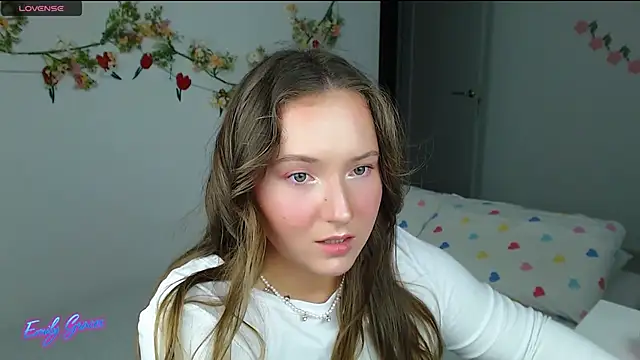 Snapshot of EmilyxxGraces chatting on May 2026 06:13:01 PM EmilyxxGraces online show from May 2026 06:13:01 PM