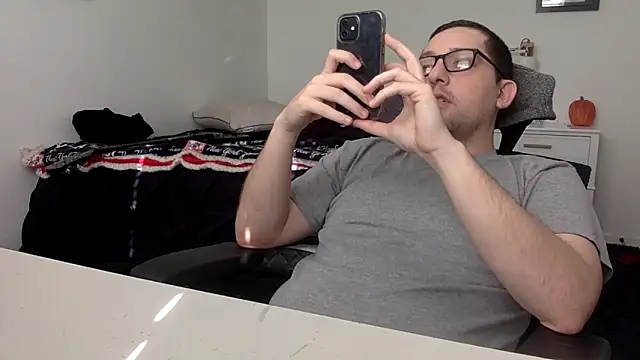 Snapshot of Milflover96 chatting on March 2025 09:31:02 PM Milflover96 online show from March 2025 09:31:02 PM