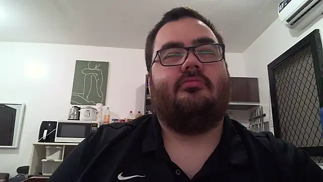 Snapshot of alexxxbear chatting on February 2025 06:24:01 PM alexxxbear online show from February 2025 06:24:01 PM