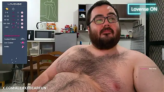 Snapshot of alexxxbear chatting on March 2025 08:31:02 PM alexxxbear online show from March 2025 08:31:02 PM