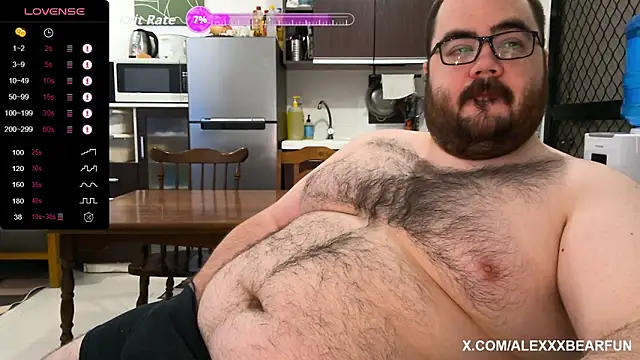 Snapshot of alexxxbear chatting on September 2025 08:30:02 PM alexxxbear online show from September 2025 08:30:02 PM