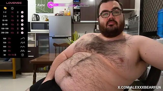 Snapshot of alexxxbear chatting on September 2025 08:35:02 PM alexxxbear online show from September 2025 08:35:02 PM