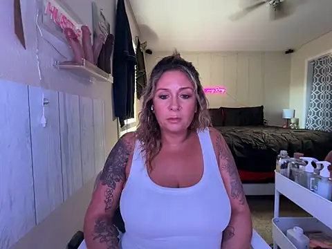 Snapshot of bossyroxy84 chatting on September 2025 06:13:02 PM bossyroxy84 online show from September 2025 06:13:02 PM