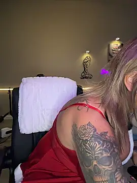 Snapshot of bossyroxy84 chatting on December 2025 01:12:02 AM bossyroxy84 online show from December 2025 01:12:02 AM