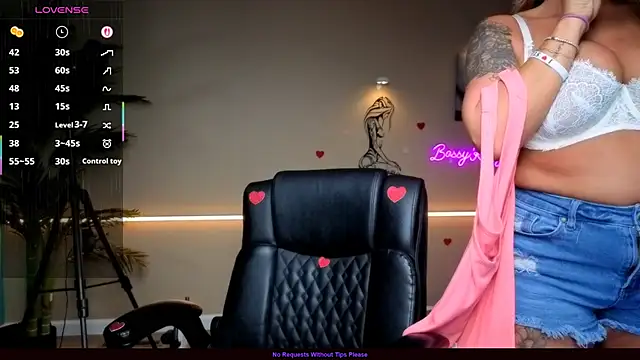 Snapshot of bossyroxy84 chatting on February 2026 12:06:01 AM bossyroxy84 online show from February 2026 12:06:01 AM