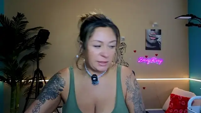 Snapshot of bossyroxy84 chatting on February 2026 03:21:01 PM bossyroxy84 online show from February 2026 03:21:01 PM
