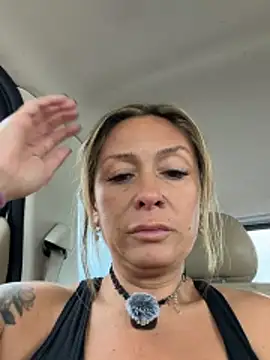 Snapshot of bossyroxy84 chatting on May 2026 06:48:02 PM bossyroxy84 online show from May 2026 06:48:02 PM