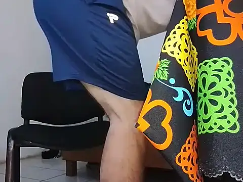 Snapshot of El_Maikol_RR chatting on April 2026 05:07:02 PM El Maikol RR online show from April 2026 05:07:02 PM